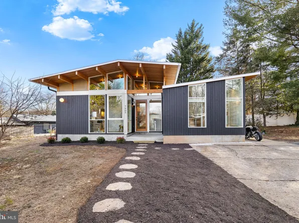 7905 Sycamore Dr, Falls Church, VA 22042