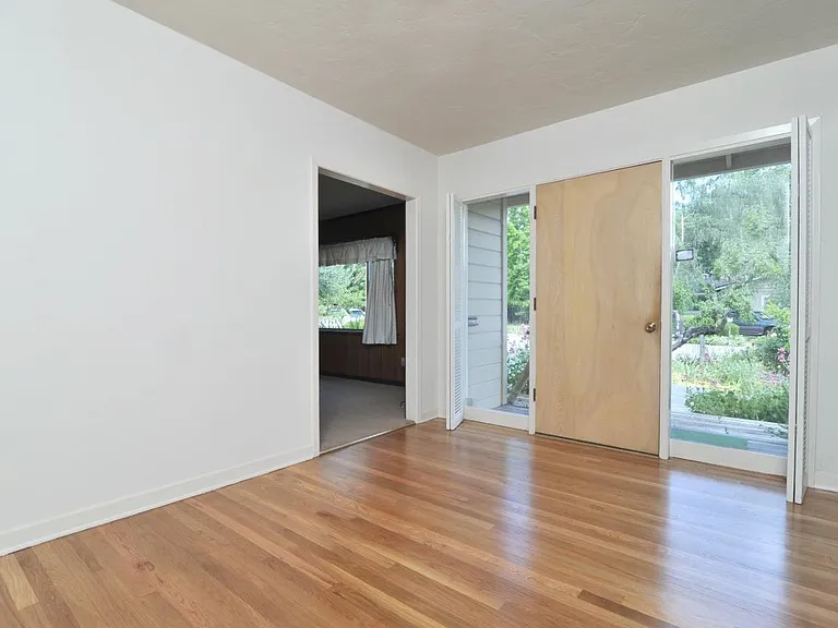 14584 Westcott Dr — Photo 2