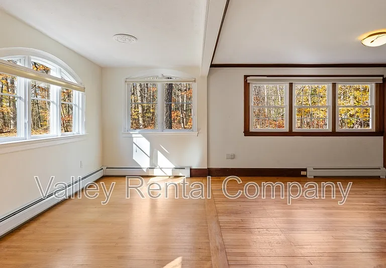 61 Woodlawn Ave — Photo 7