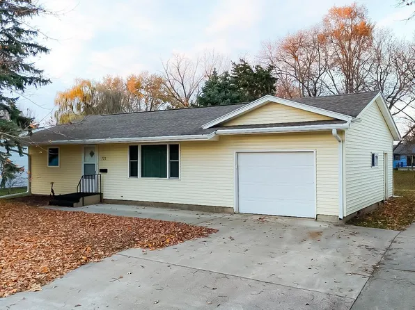 721 W Clark St, Vermillion, SD 57069