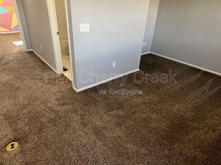 22472 E Union Cir — Photo 10
