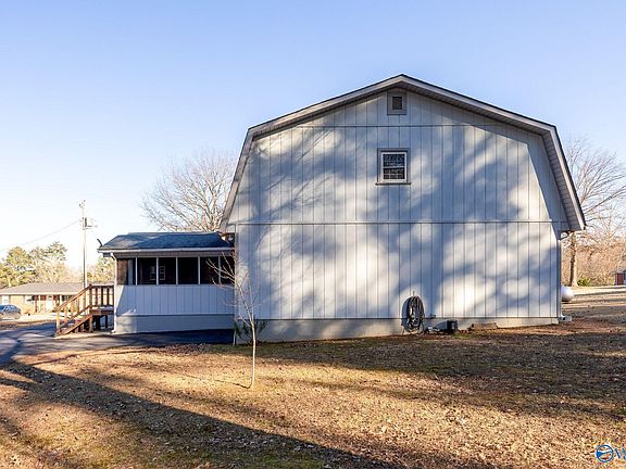 3rd image of 124 Lee Dr NW
