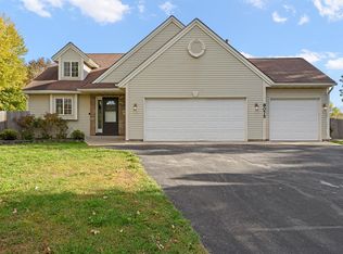 8075 Urbandale Ln N, Maple Grove, MN 55311