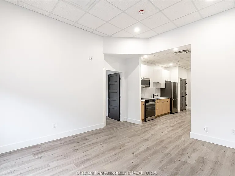 138 King St W #204 — Photo 16