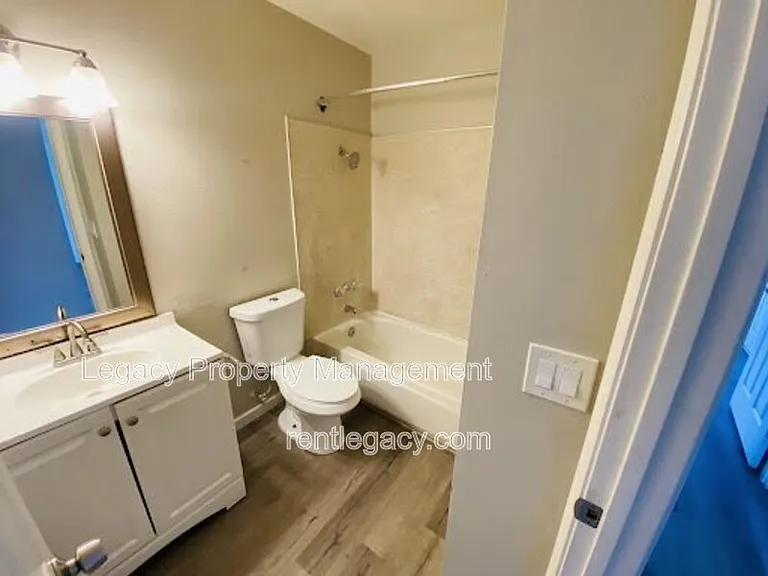 2318 Church Ave #8 — Photo 11