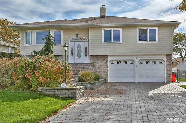 1st image of 10 Dolphin Ln