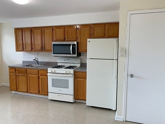 2nd image of 1665 Bedford Ave #3G