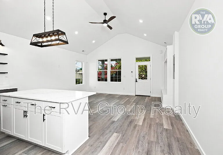 1609 Rogers St — Photo 6
