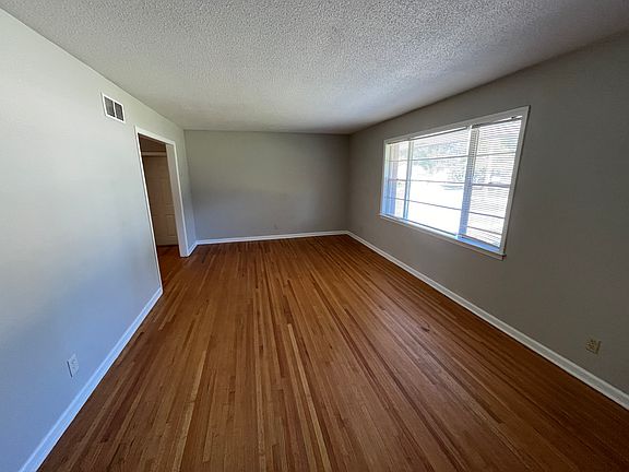 4th image of 3913 Mickey Dr