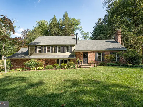 2 Locust Ln, Rose Valley, PA 19086