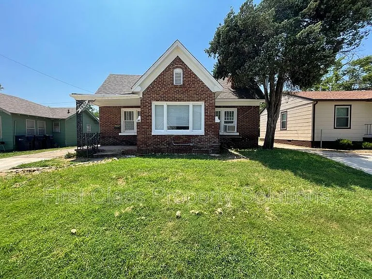 1801 N Jordan Ave — Photo 23