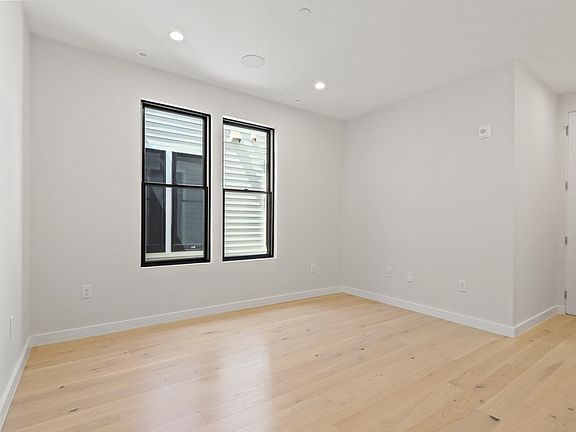 5th image of 340 W 2nd St #17