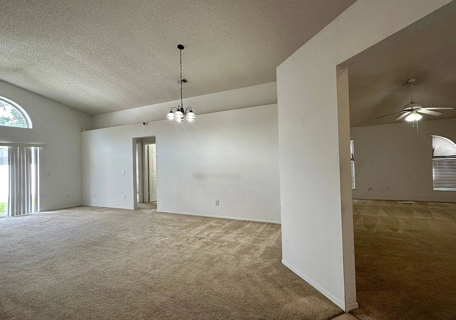 Spacious 3BR/2BA Oviedo Home with Fenced Backyard — Photo 4