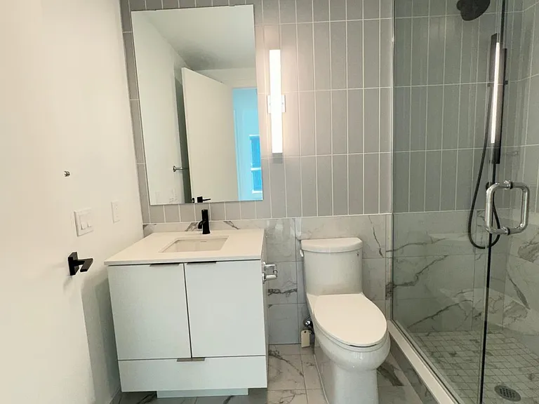 327 King St W #3203 — Photo 8