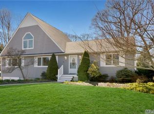 1100 Theresa Dr, Mattituck, NY 11952