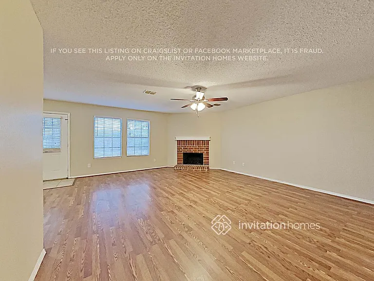 1537 Englewood Dr — Photo 4