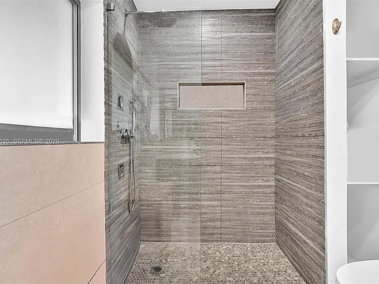 9257 Bay Dr — Photo 32
