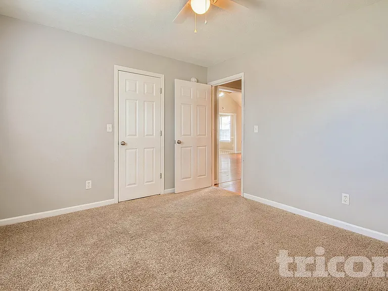 128 Royal Garden Dr — Photo 6