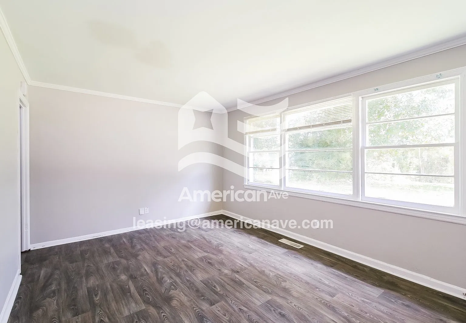 3 bed, 1.0 bath, 1279 sqft, $1,118 — Photo 3