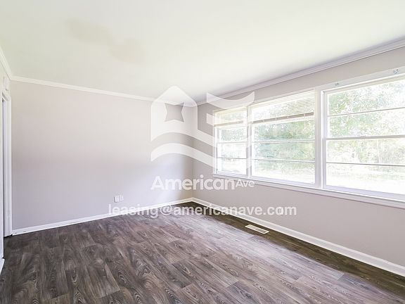 1585520_003_living_room_4.jpg