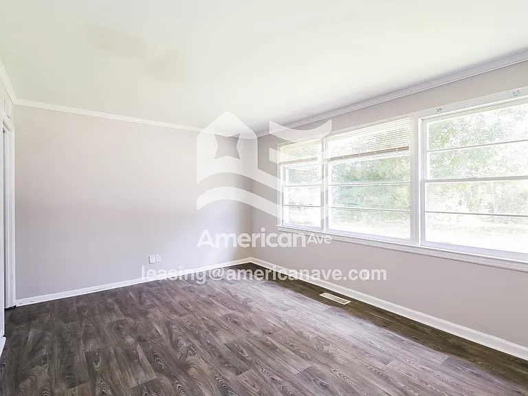 1585520_003_living_room_4.jpg