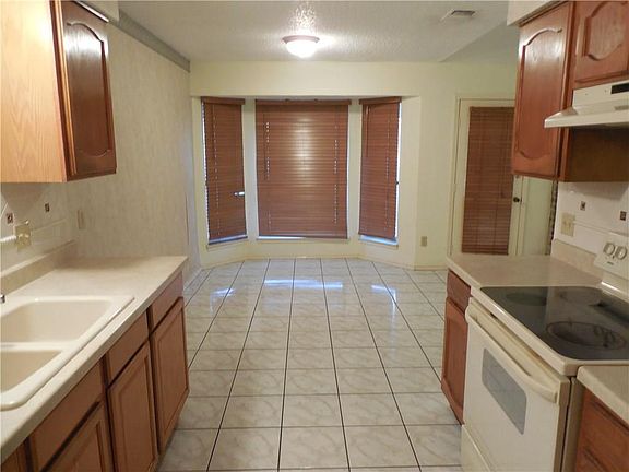 4th image of 3108 Southpark Ln