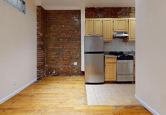 3rd image of 154 Orchard St APT 6