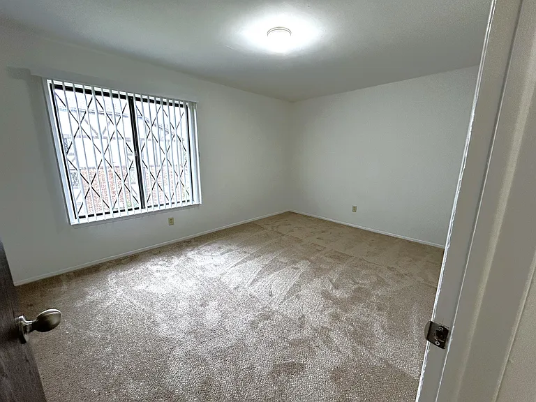 Charter Oaks Apartments — Photo 243