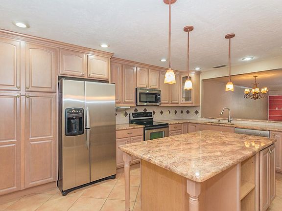 4th image of 608 S Main Ave APT 16