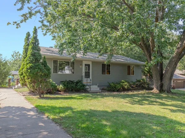6071 45th St N, Oakdale, MN 55128