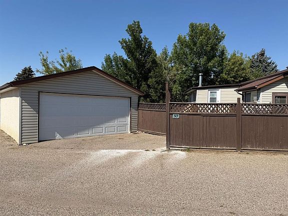 3rd image of 97 E Greenview Close N