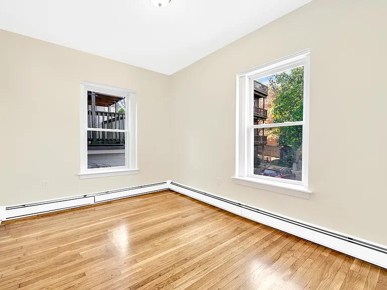 29 Lambert St #3 — Photo 5