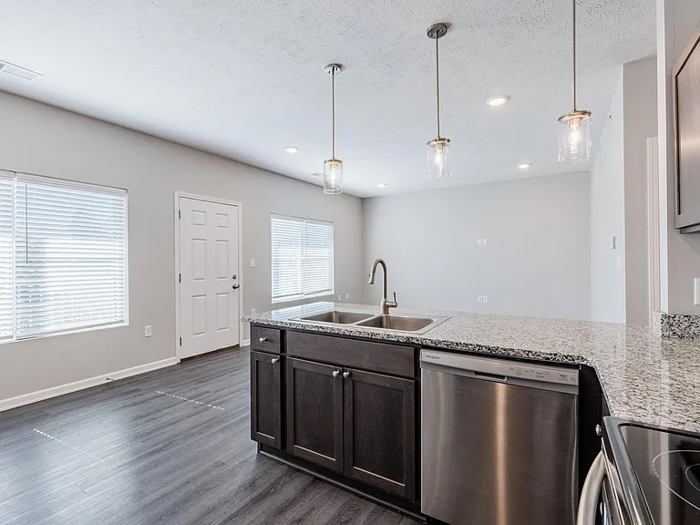 Trailview Apartments at Pioneers Park — Photo 72