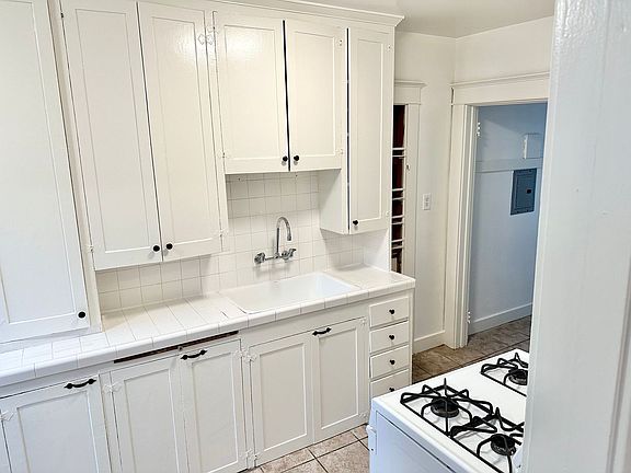 2nd image of 715 Crestmoore Pl APT E