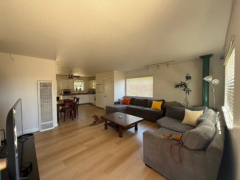 45 Compton Ter — Photo 3