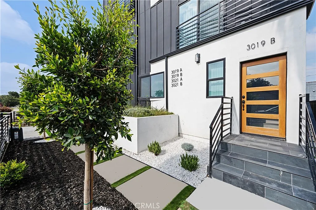 Building Photo - 3019 Somerset #1/2