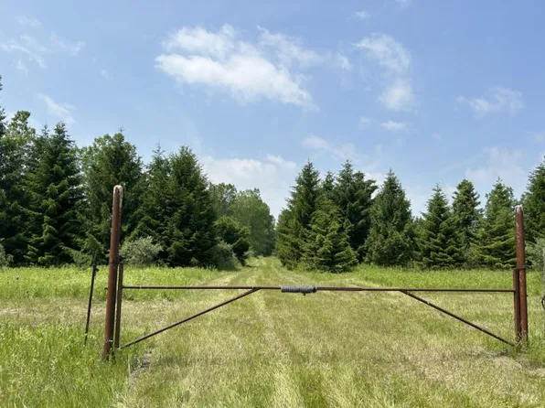 4940 N Lakeshore Rd, Deckerville, MI 48427