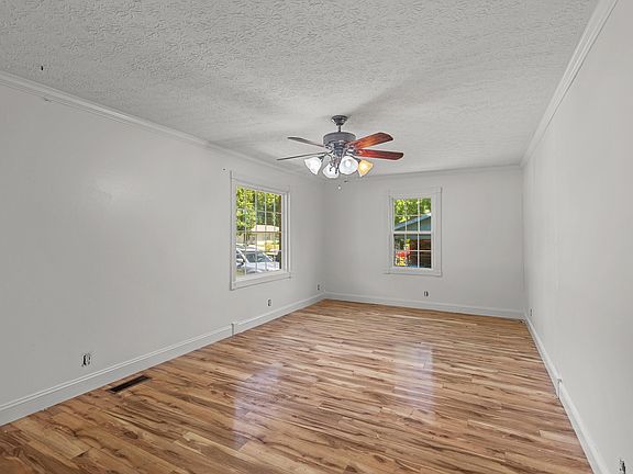 2nd image of 215 Lynn Dr