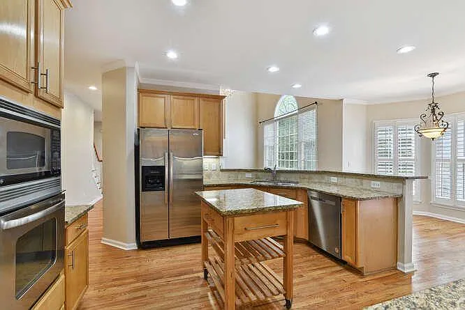 330 Winherst Ln — Photo 5