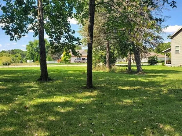 506 N Miller Dr, Eaton Rapids, MI 48827