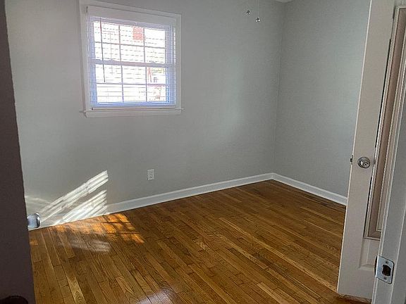 4th image of 318 Logan Ave