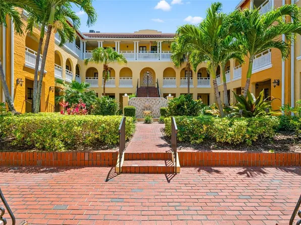 210 22nd Ave NE APT 7, Saint Petersburg, FL 33704