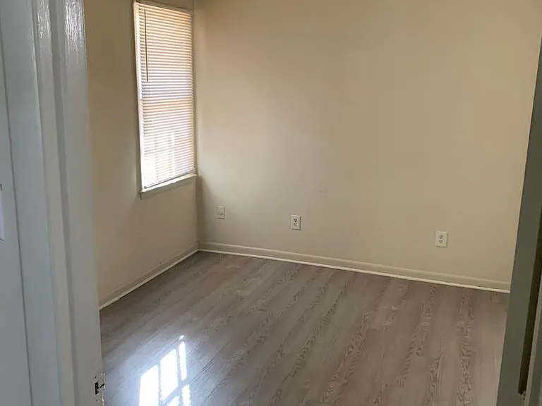 Pre-Leasing Summer/Fall 2026 ~ Woodall Apartments ~ 1 Bedroom Blocks From Ncsu Campus — Photo 3