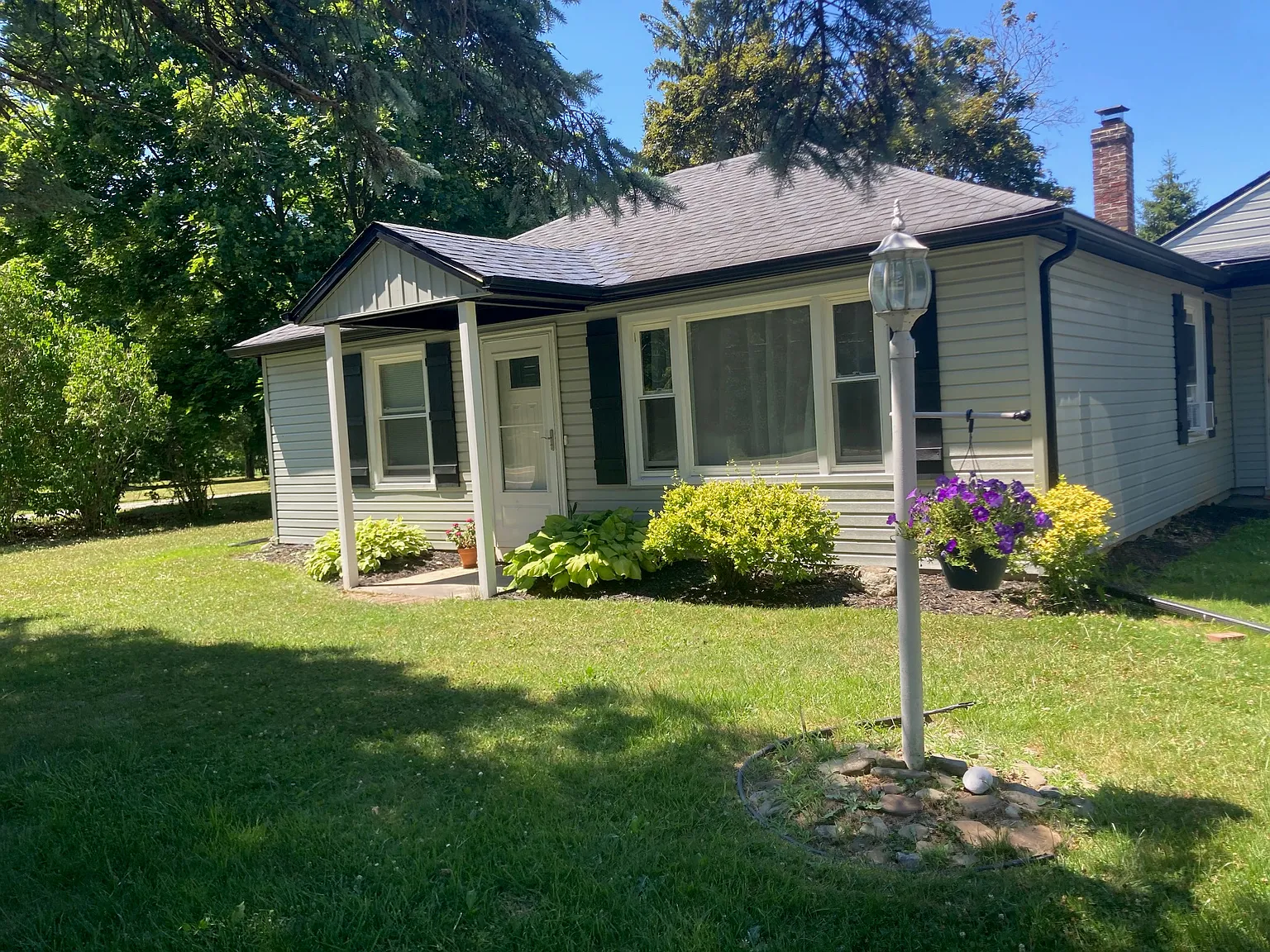 3 bed, 1104 sqft, $2,500 — Photo 2