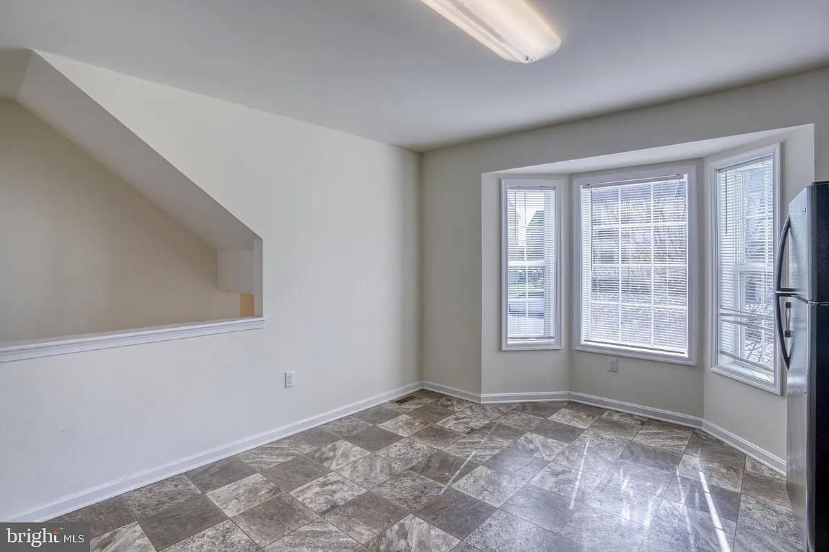 Building Photo - 327 Tribbitt St
