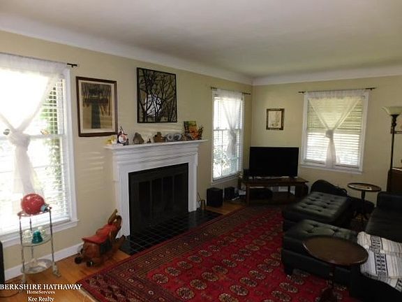 3rd image of 1368 Beaconsfield Ave