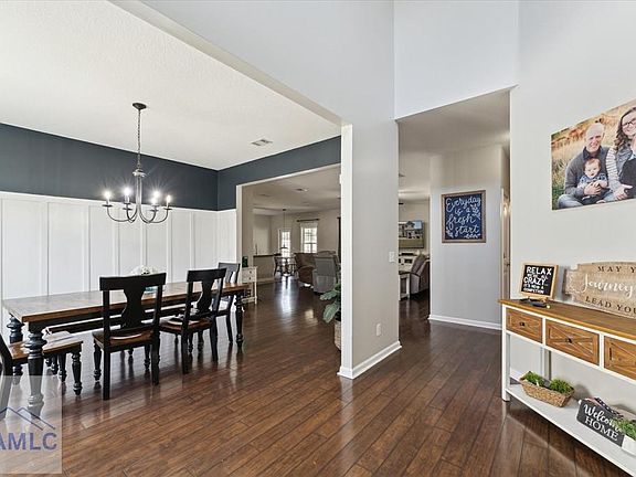 4th image of 279 Owens St NE