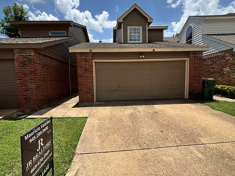 804 Saint Andrews Ct — Photo 2