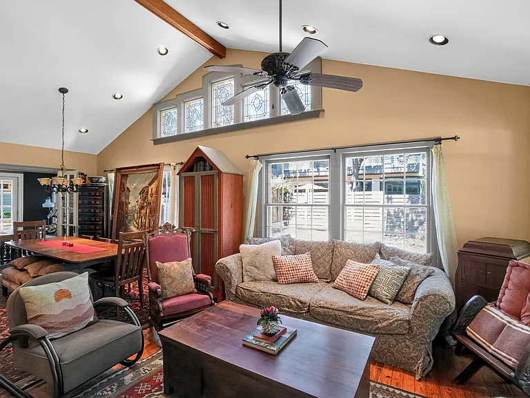 221 Park Ln — Photo 5