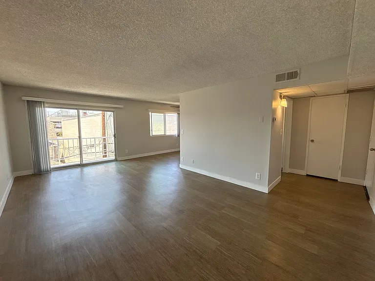 245 South Serrano Ave — Photo 55